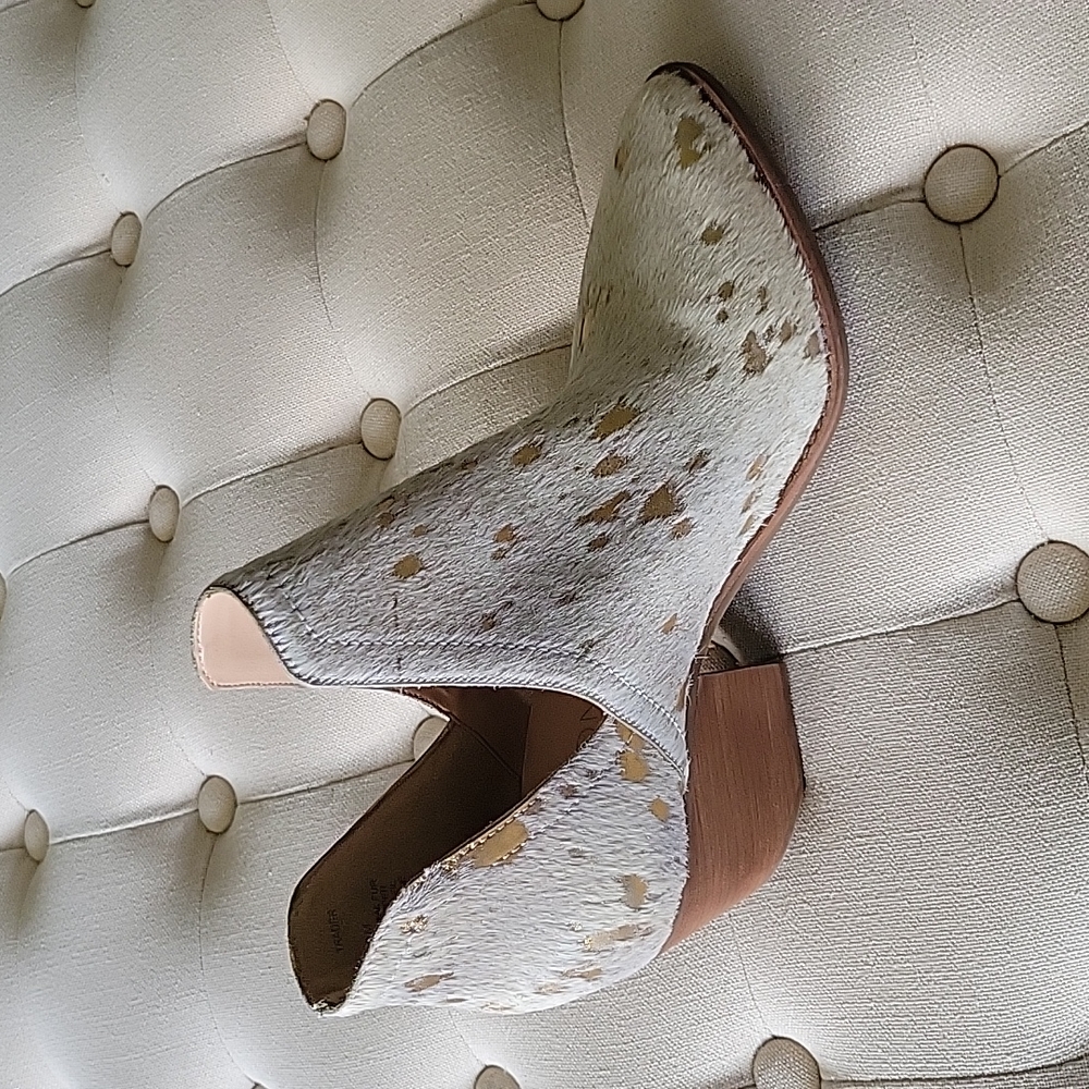 Boots - Picture 2 of 6